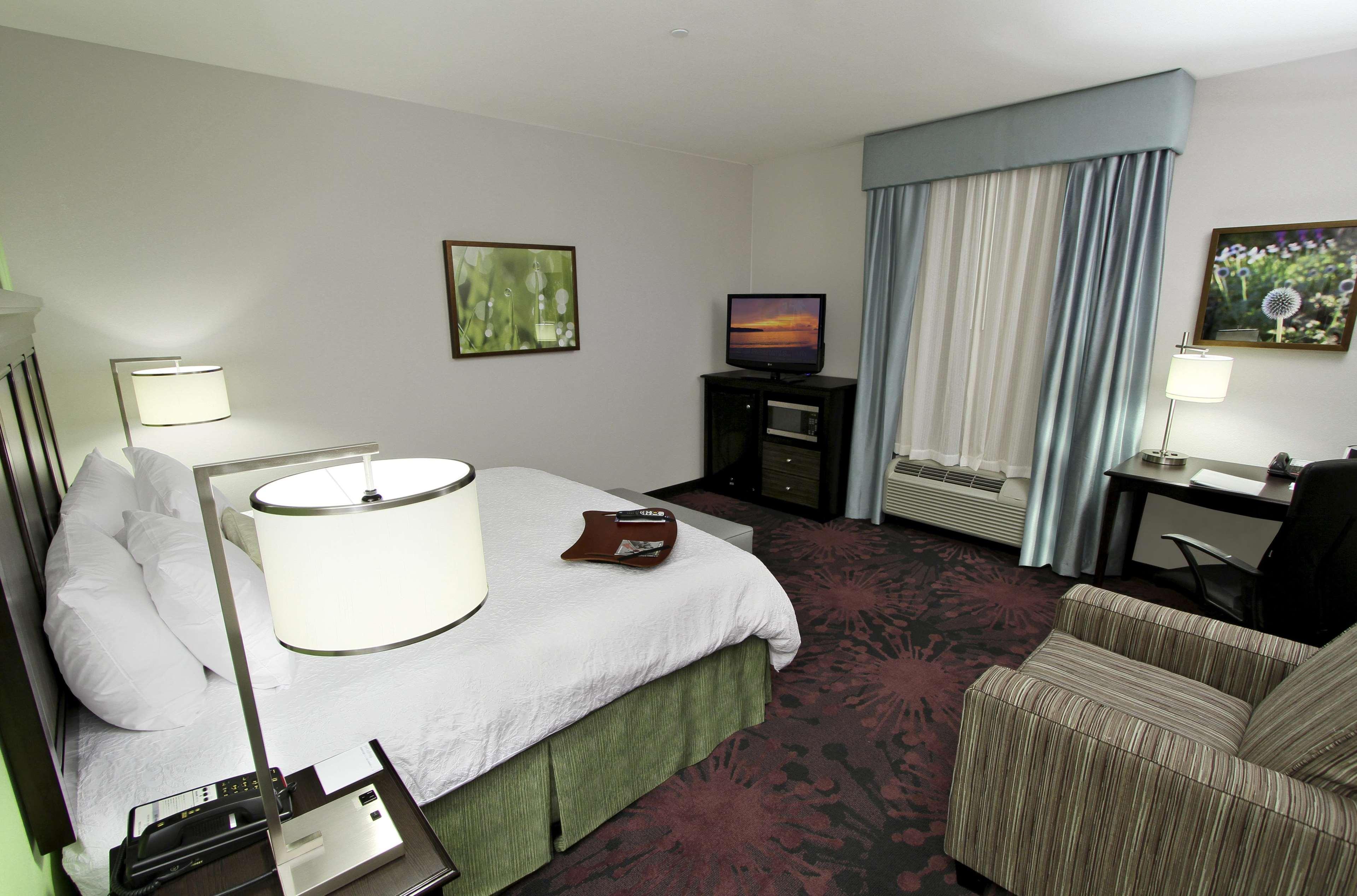 Hampton Inn & Suites Winnie Habitación foto