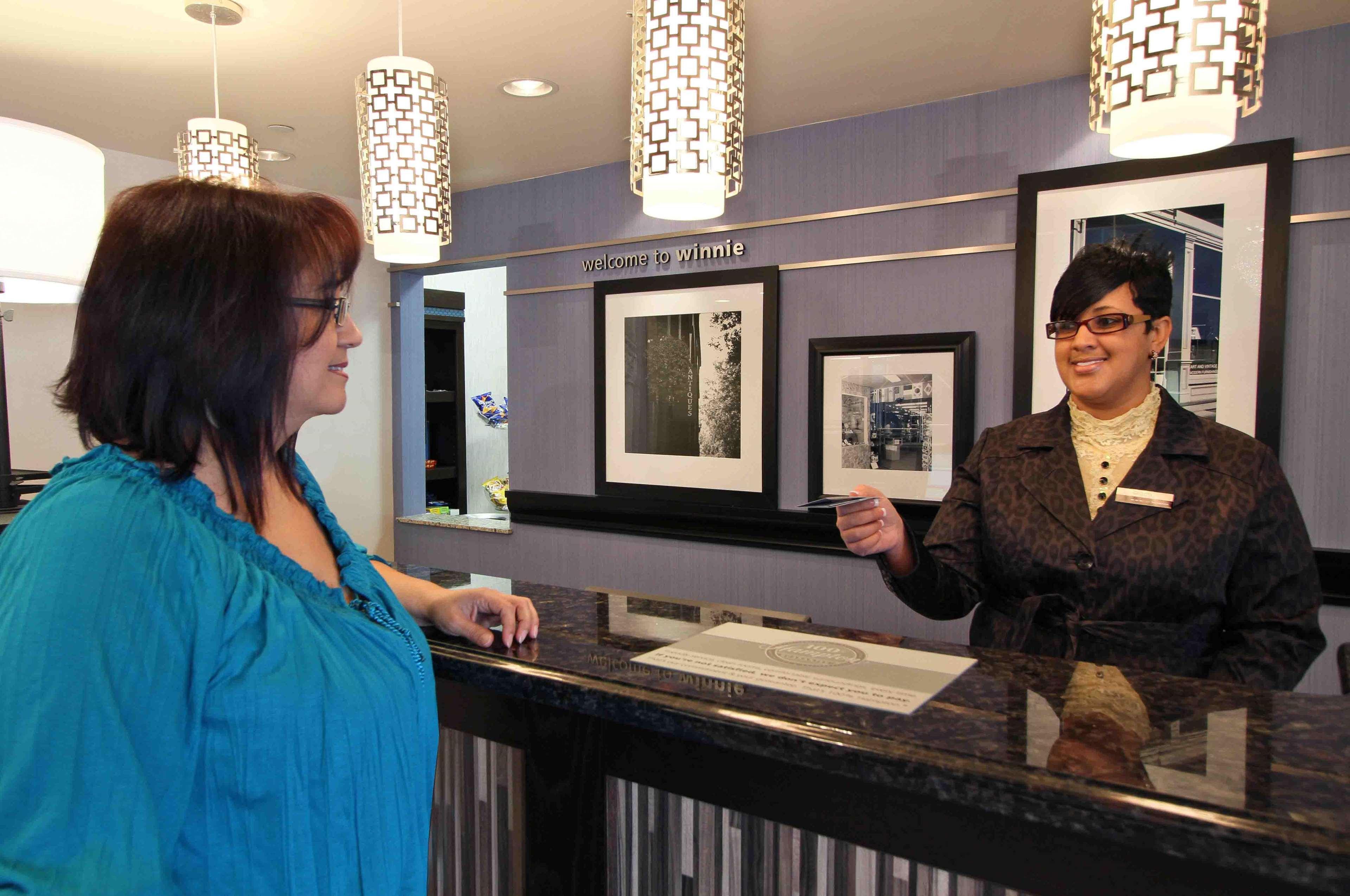 Hampton Inn & Suites Winnie Interior foto