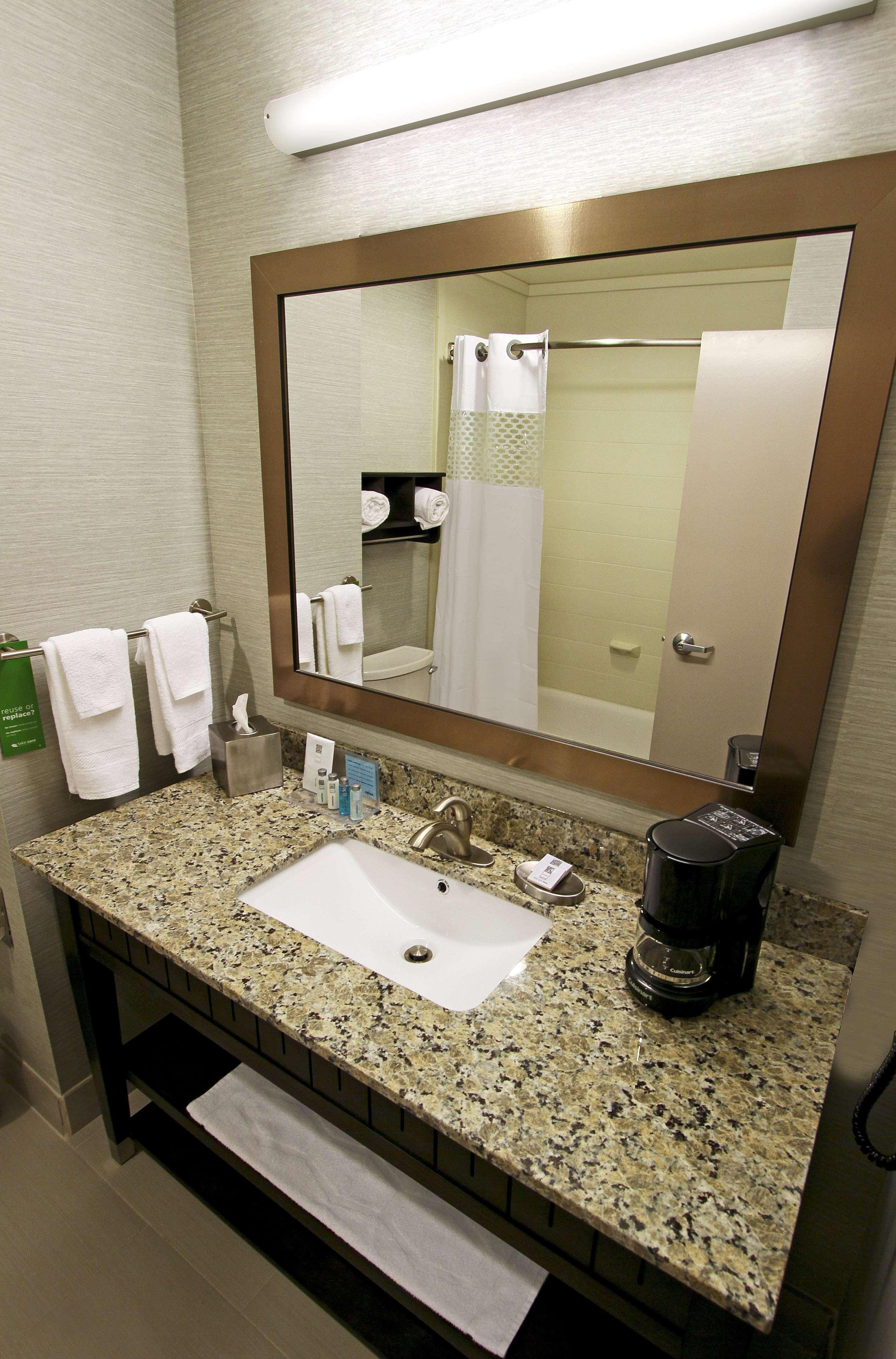 Hampton Inn & Suites Winnie Habitación foto