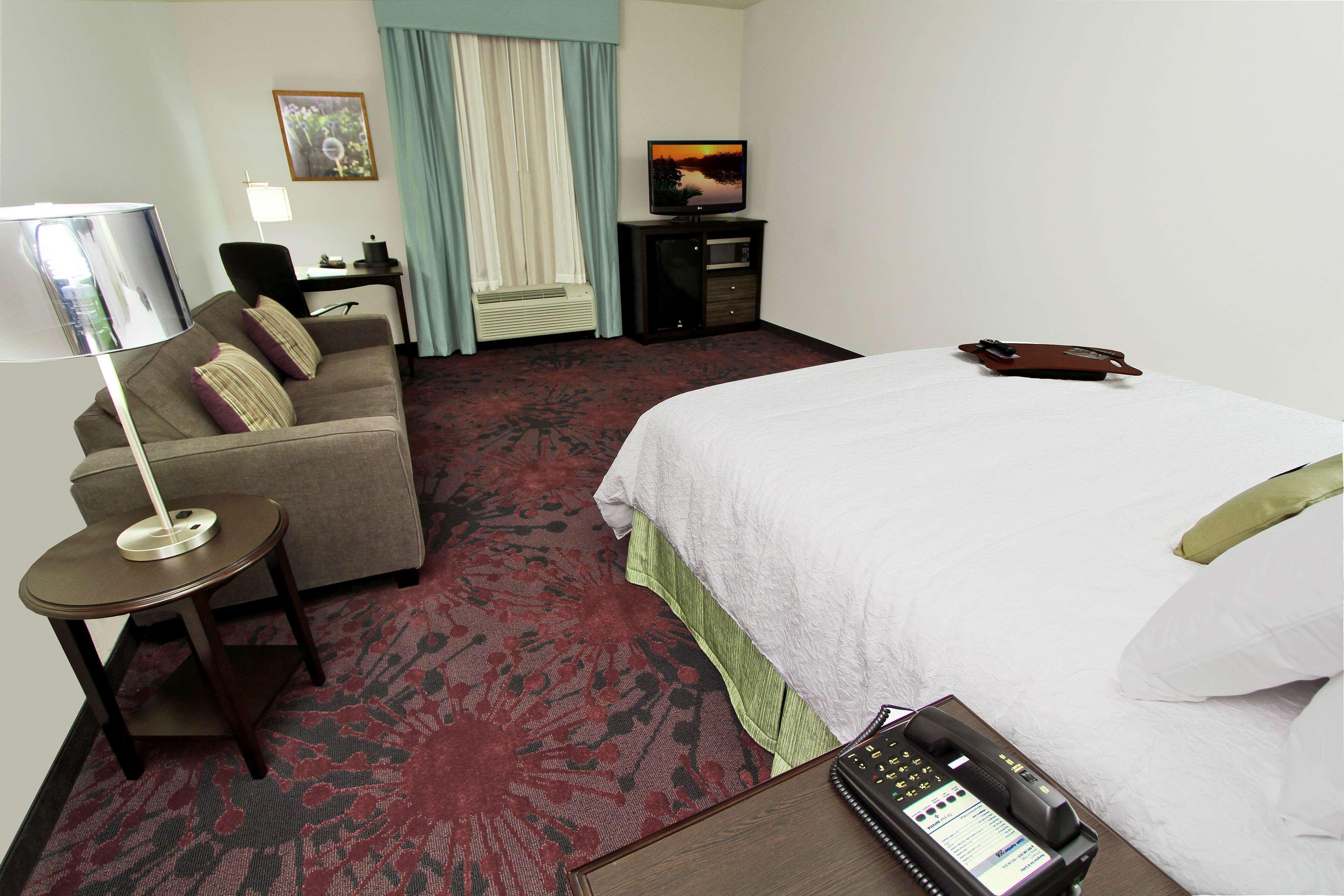 Hampton Inn & Suites Winnie Habitación foto
