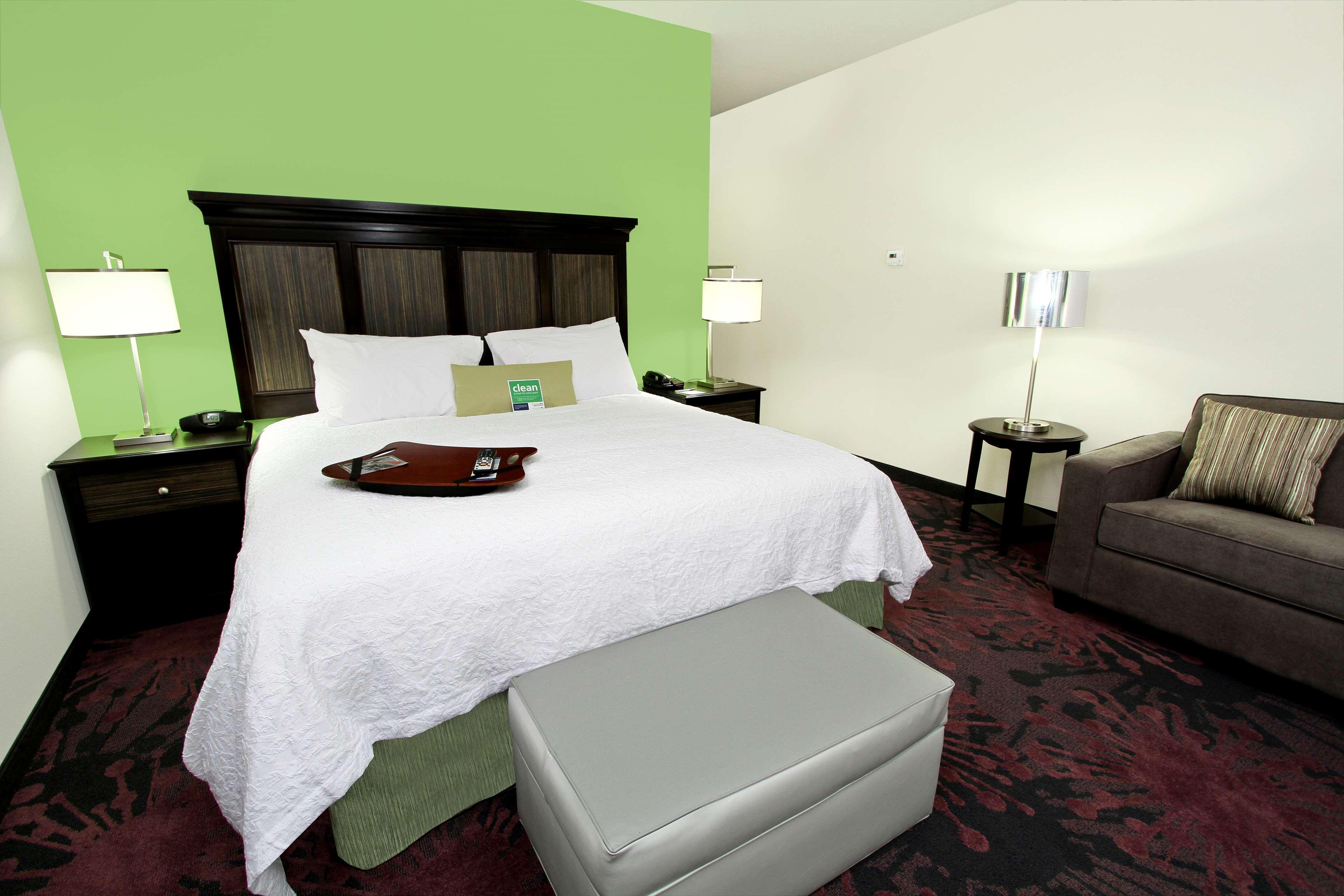 Hampton Inn & Suites Winnie Habitación foto