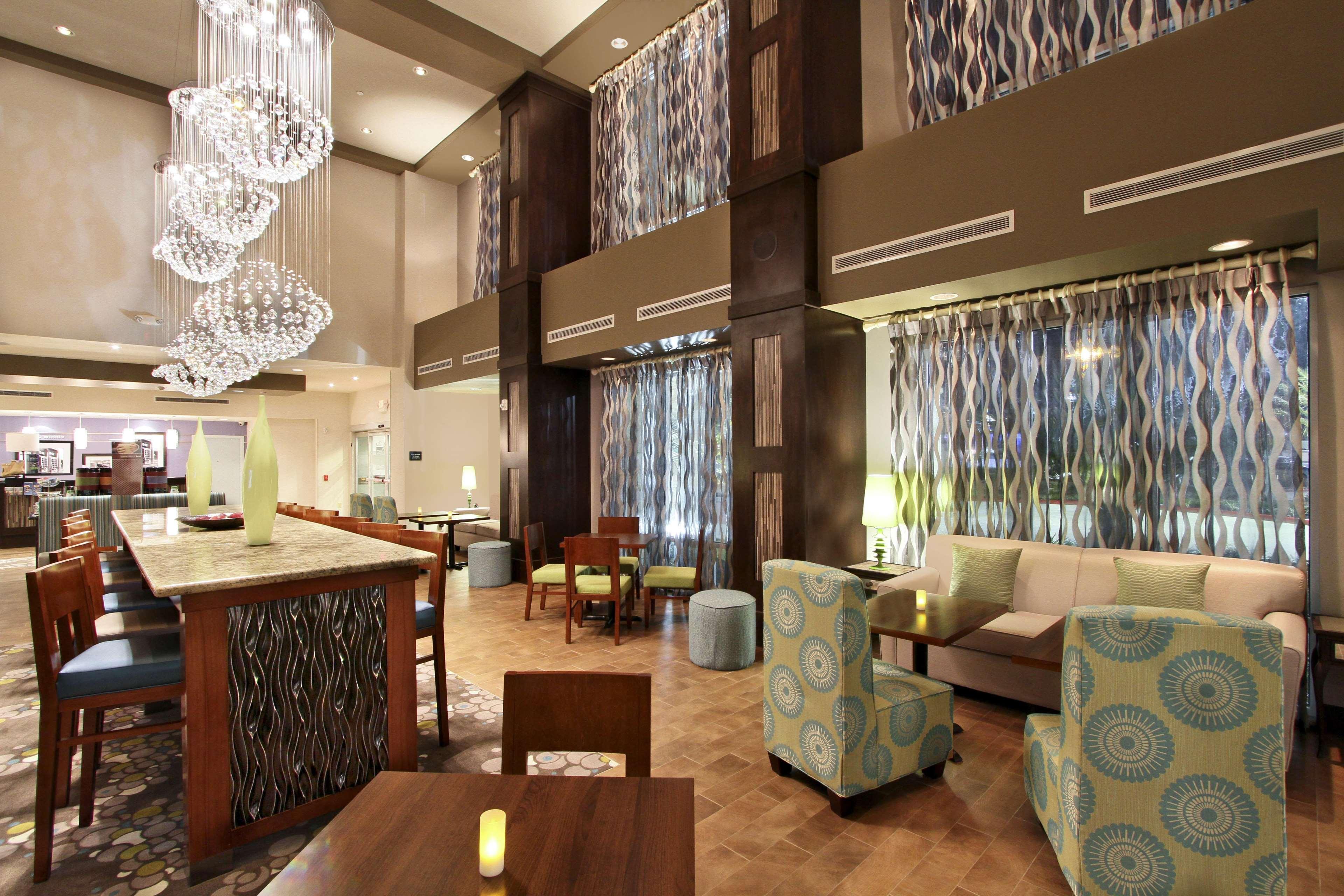 Hampton Inn & Suites Winnie Restaurante foto