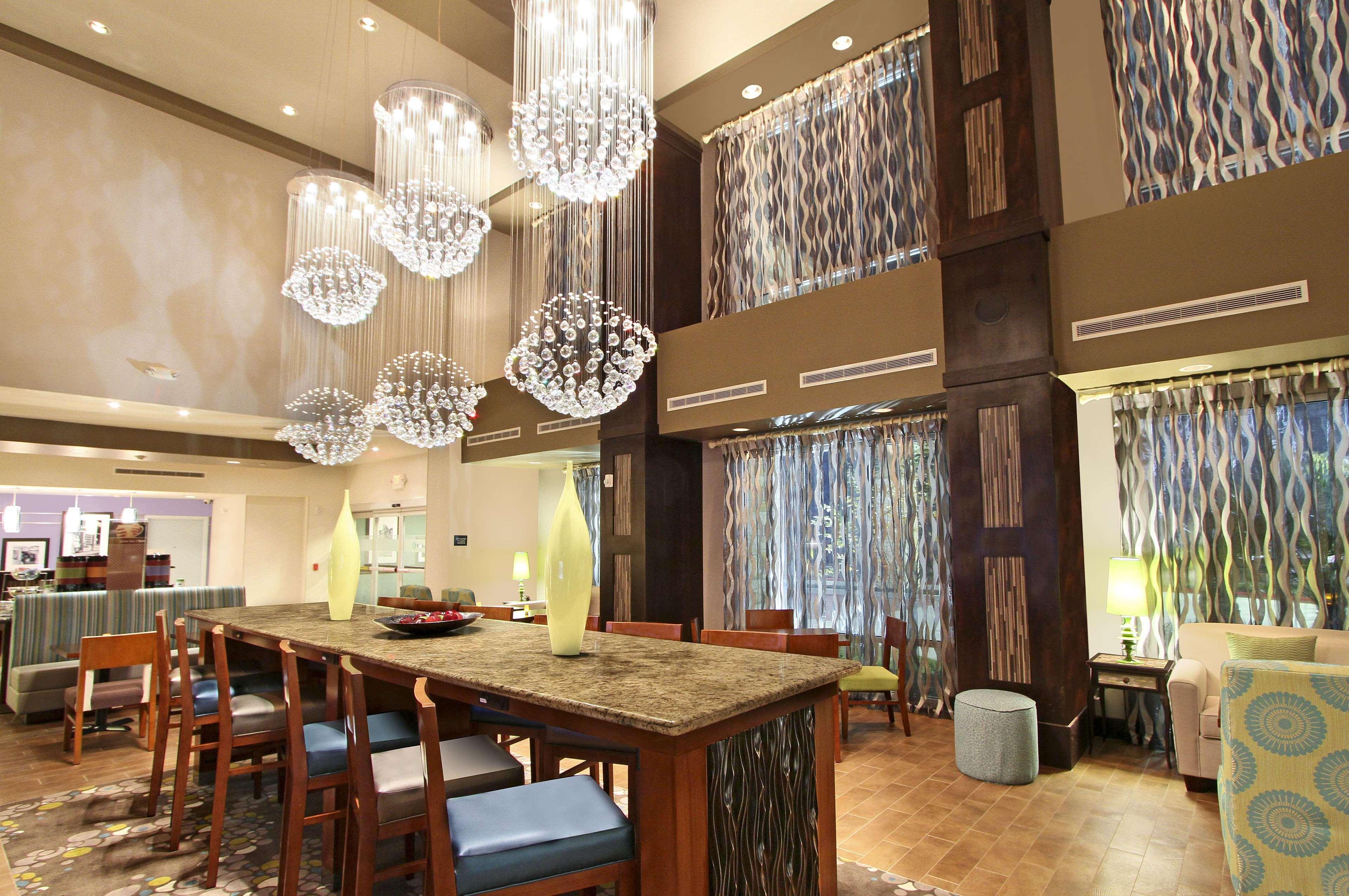 Hampton Inn & Suites Winnie Restaurante foto